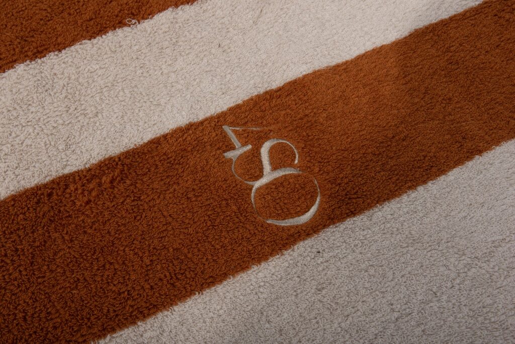 4 Seasons Outdoor Handdoek 180 x 100 cm. caramel / zand