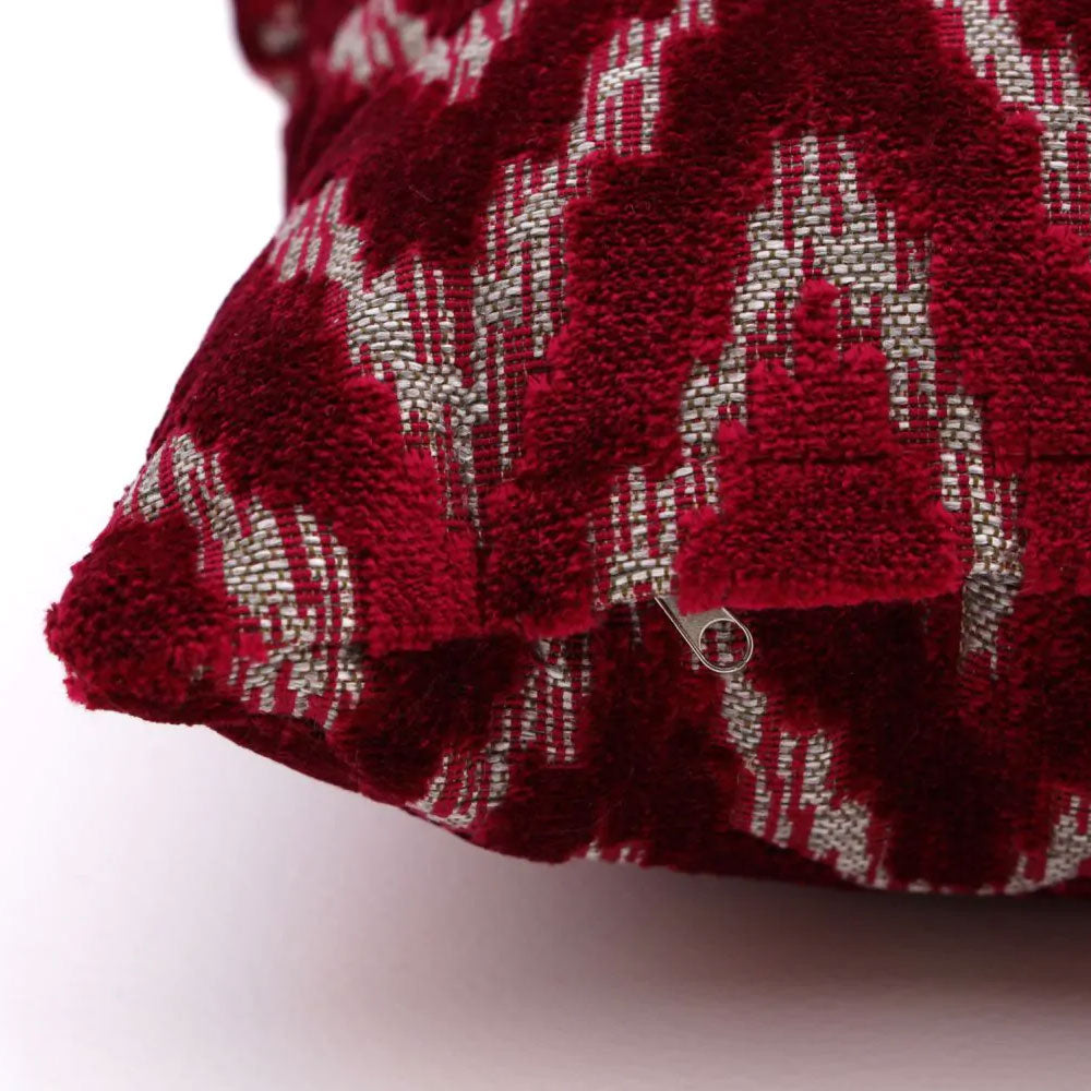 Maya Raspberry Kussen 50x30x14