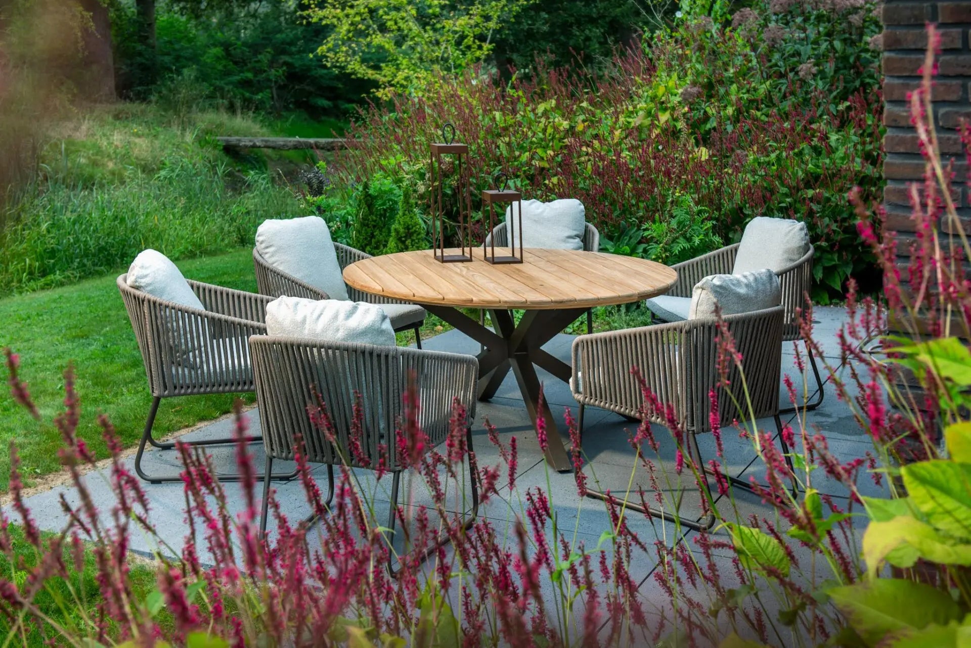 Yoi 5-delige diningset 4x Calera low-Dining stoel 1x Noas tafel R150cm Teak