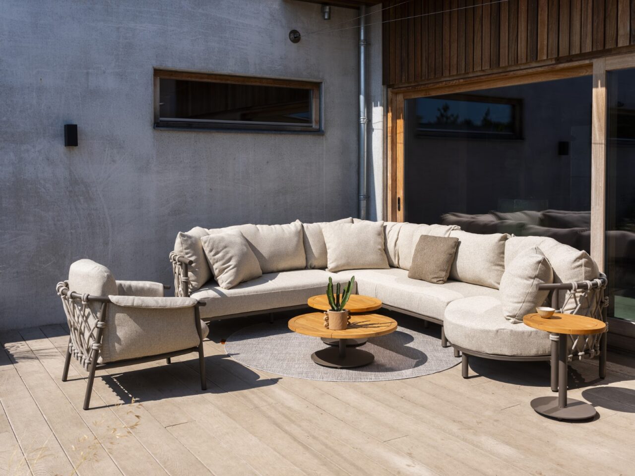 4 Seasons Outdoor Volta bijzettafel R45 H55 terre