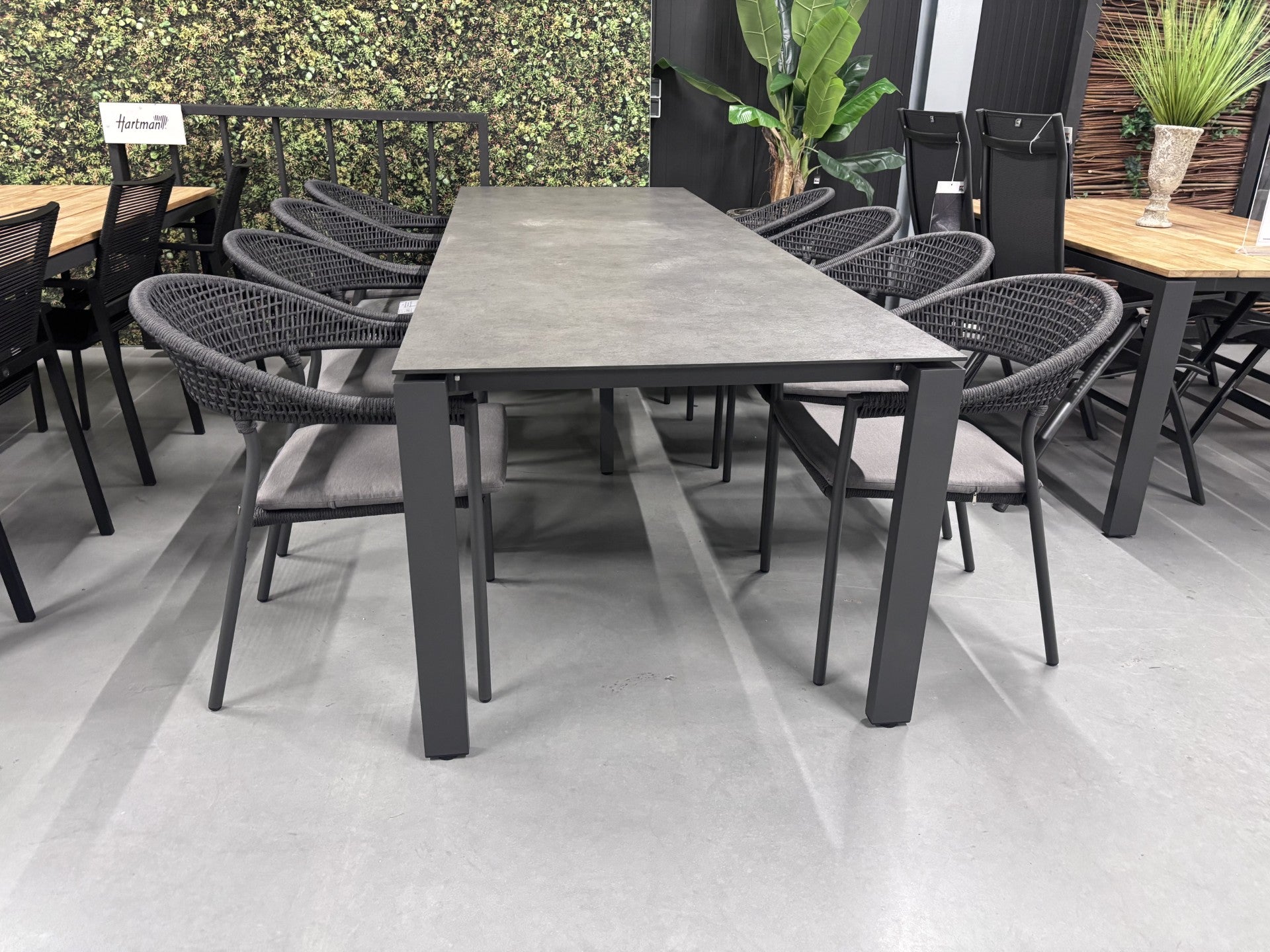 Taste by 4SO 9-delige diningset 8x Sienna Dining stoel antraciet 1x Goa tafel 280x95cm antraciet