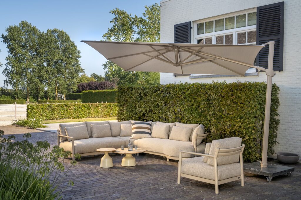 4 Seasons Outdoor June salontafel creme met teak tafelblad 80 cm Ø (H 35)