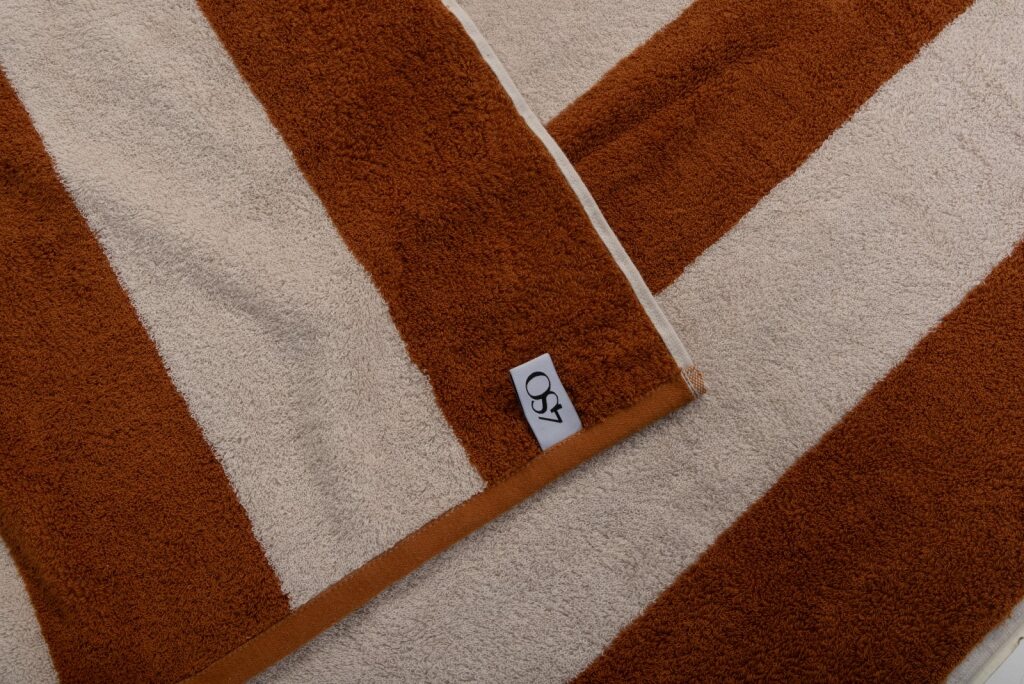 4 Seasons Outdoor Handdoek 180 x 100 cm. caramel / zand