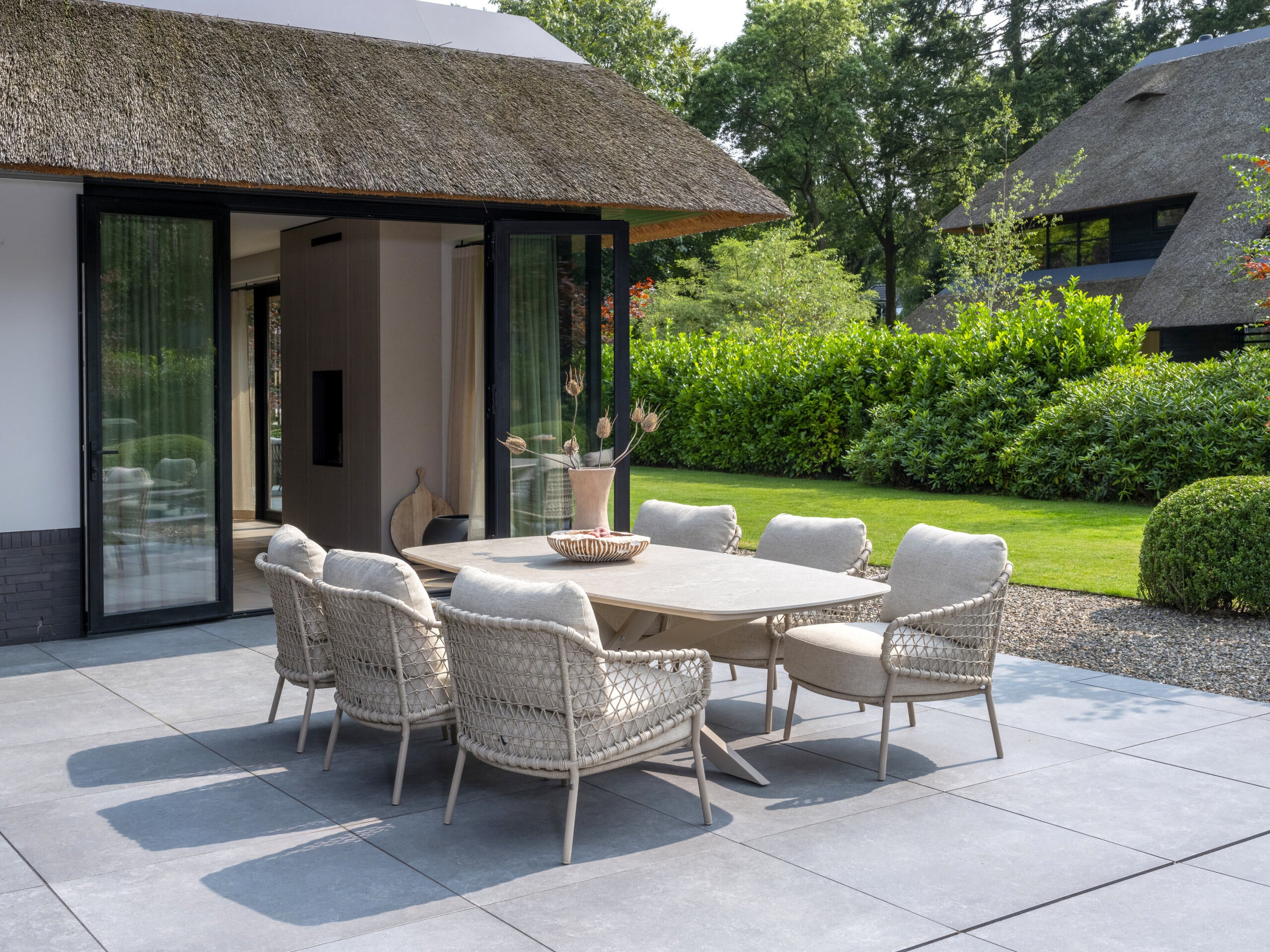 4 Seasons Outdoor 7-delige low dining set 6x Sardinia low dining stoel + 1x Nevada tafel 250 x 105 cm