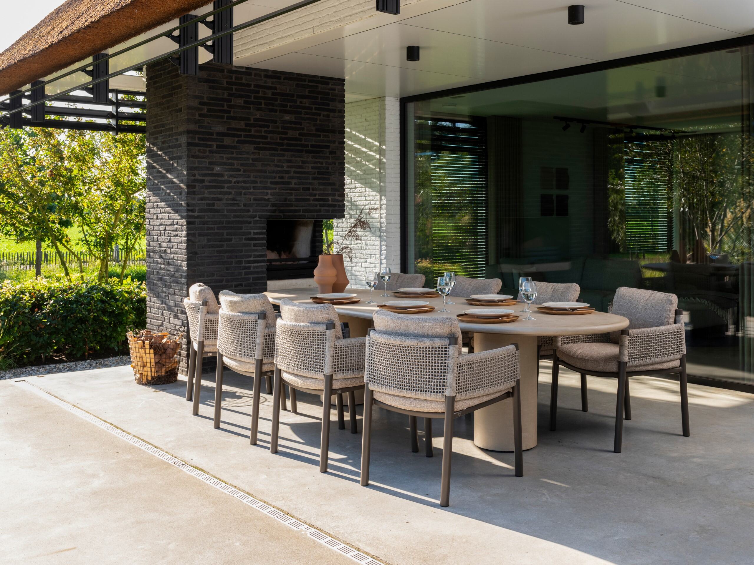 4 Seasons Outdoor Hampton mortex tuintafel met ovaal blad 300 x 110 cm