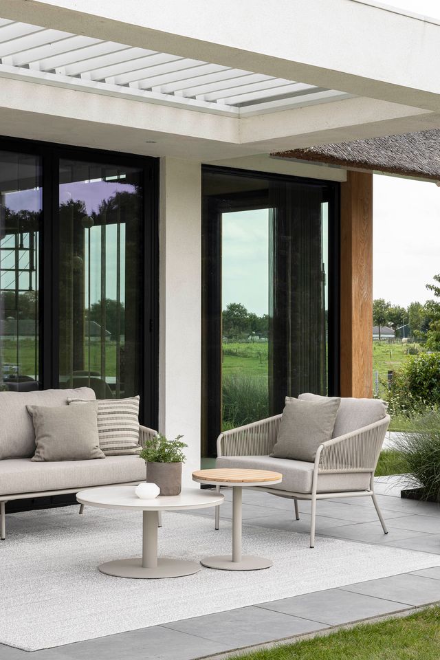 Yoi Forio lounge chair alu bronze/rope toffee/flax beige AW