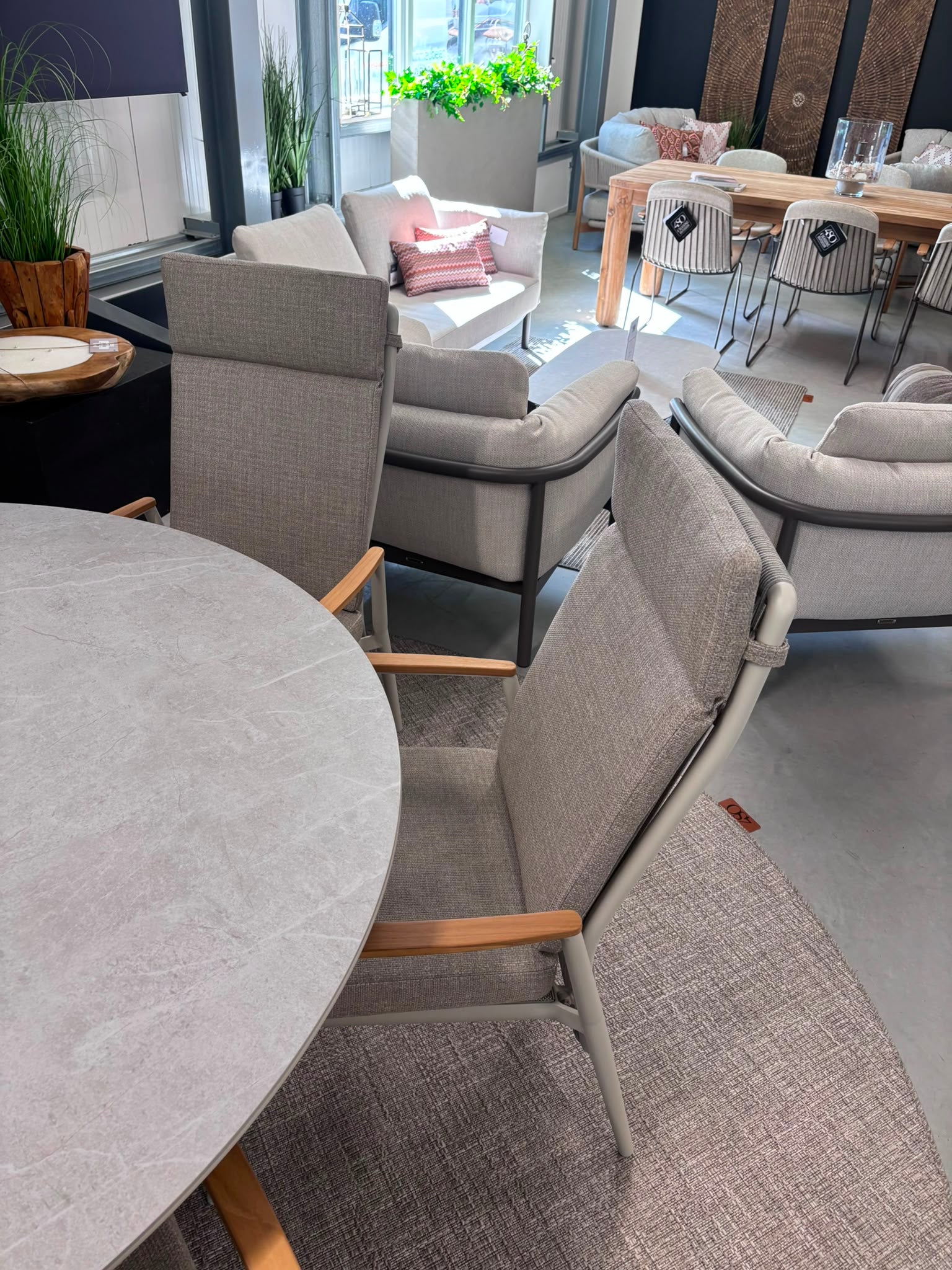 Bizzotto Arnold Dining Tafel R120cm + 4 Flobert Verstelbare Dining Stoel Antraciet