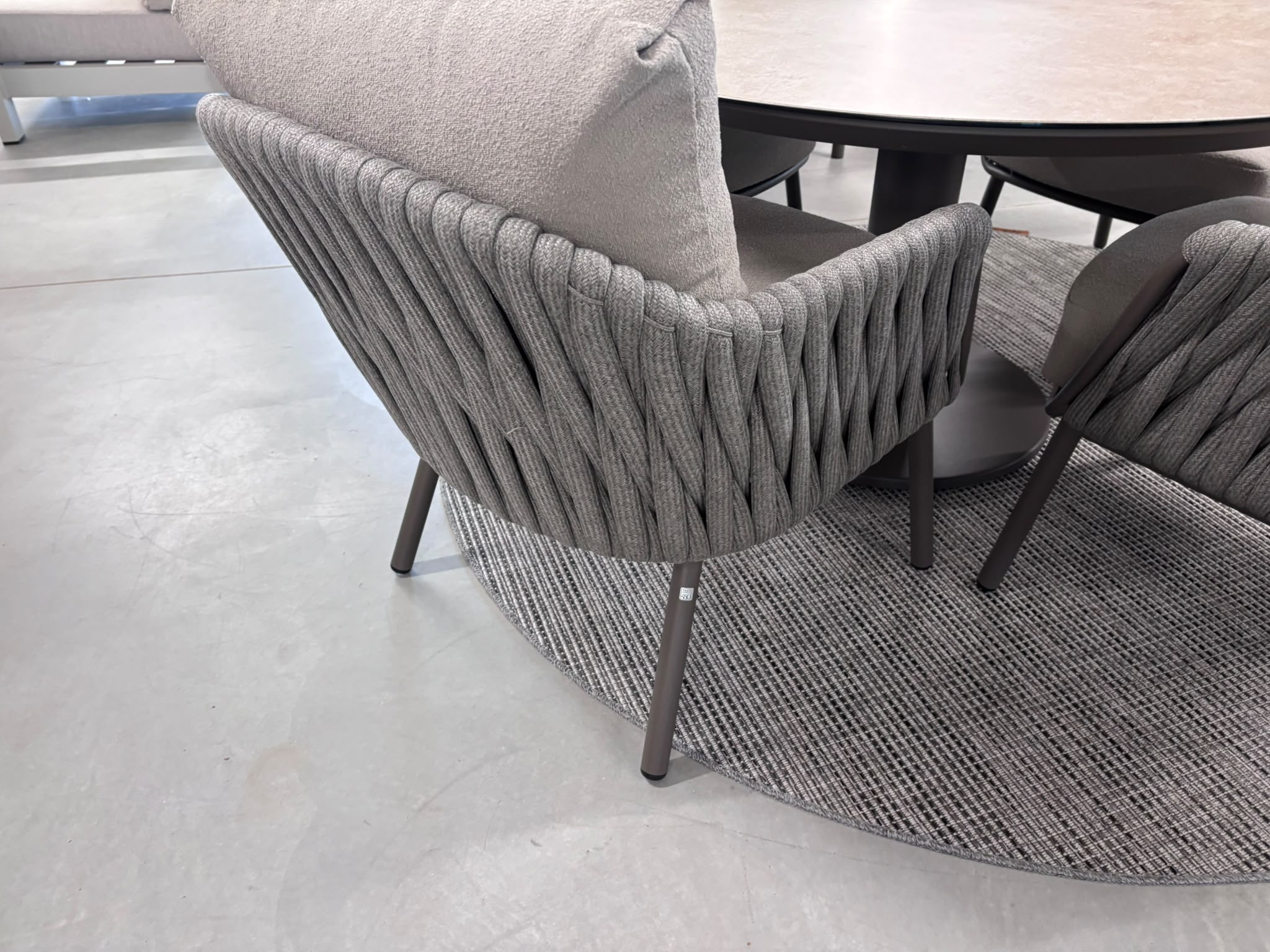 Taste by 4SO 5-delige Lowdiningset 4x Cannes low-dining stoel 1x Sara Lowdining tafel