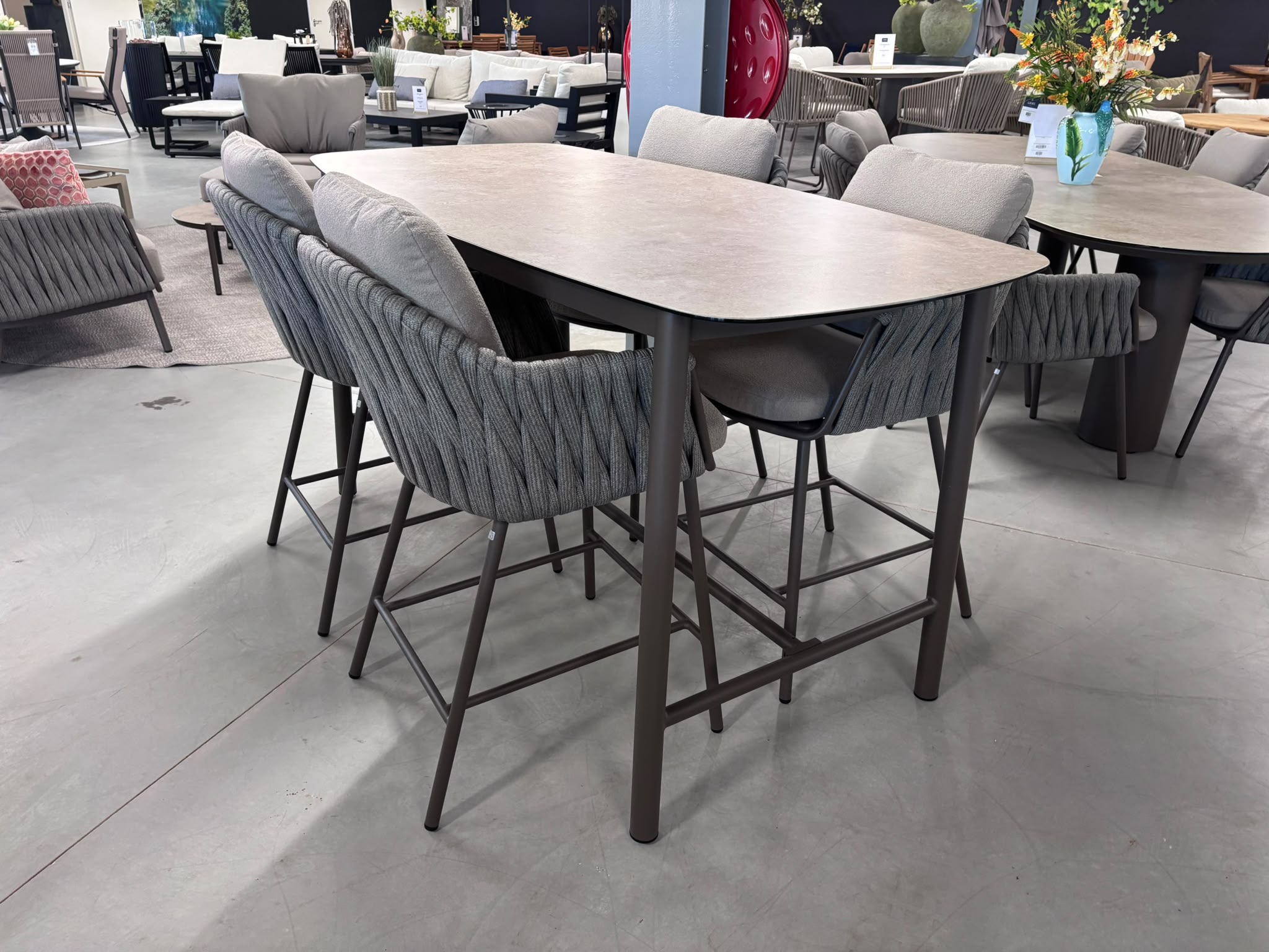 Taste by 4SO 5-delige High Diningset 4x Cannes High diningstoel 1x Manolo High dining tafel Terre