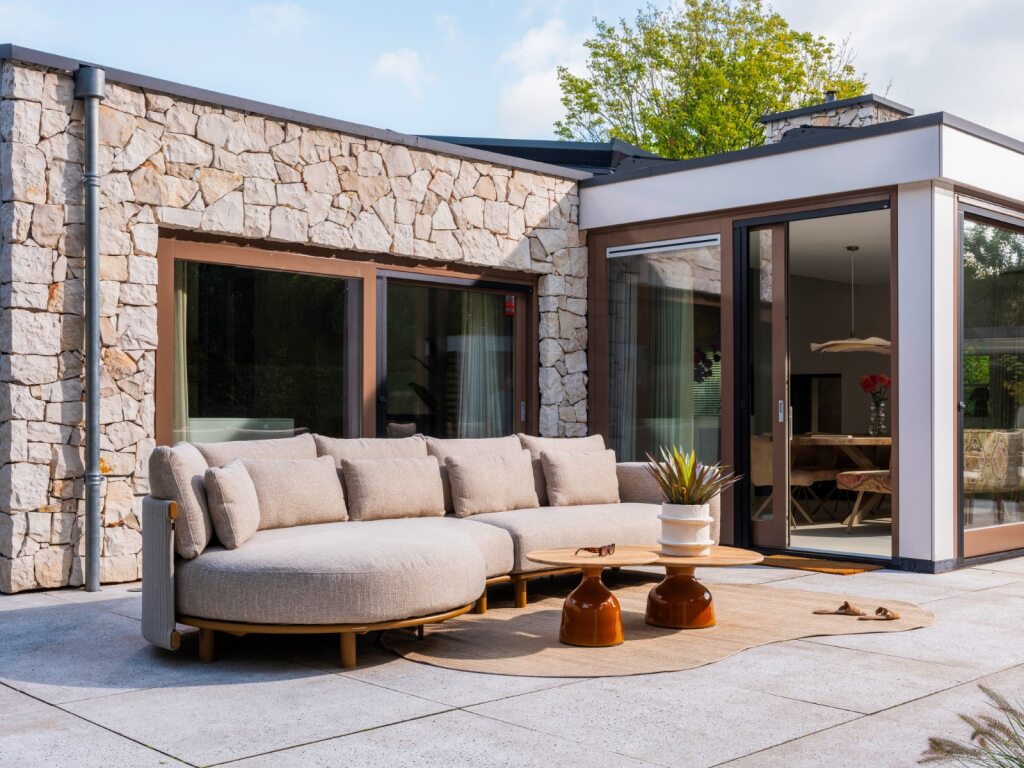 4 Seasons Outdoor June salontafel caramel met teak tafelblad 80 cm Ø (H 35)
