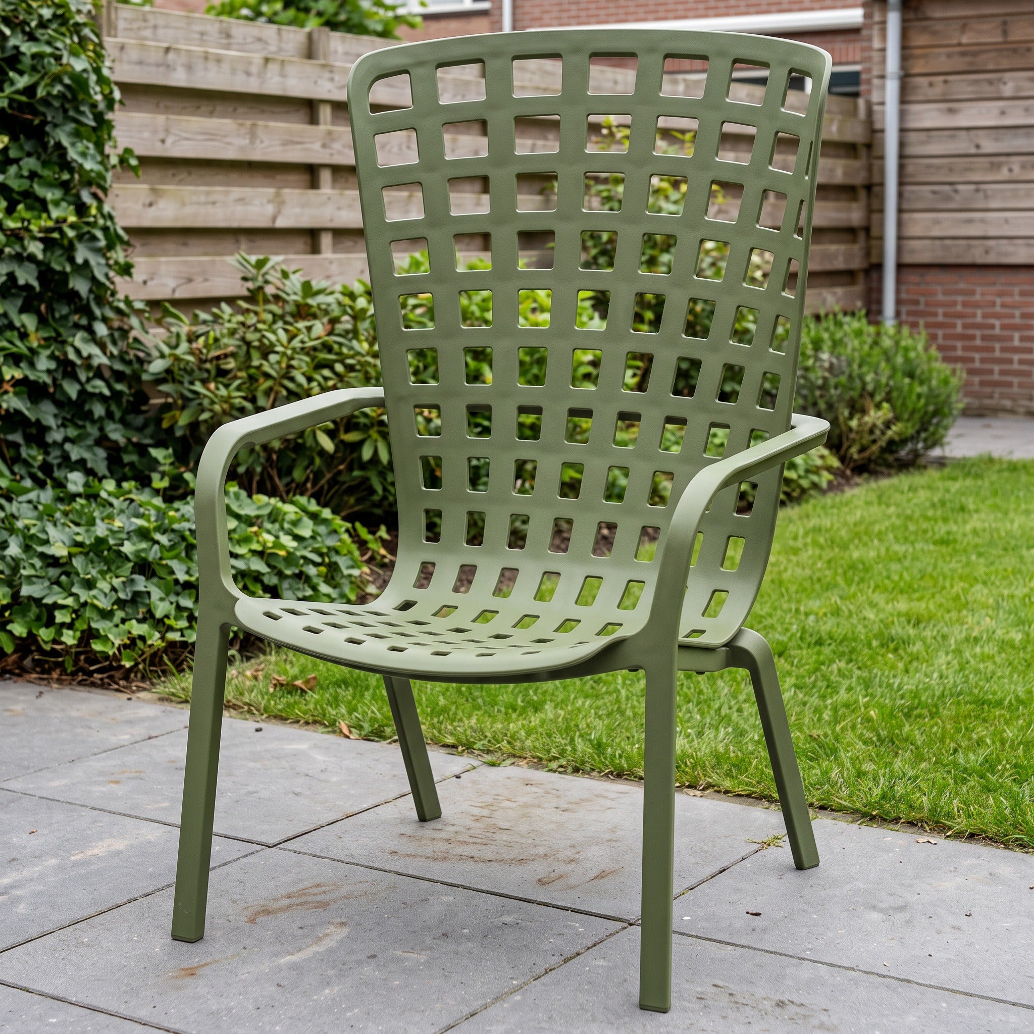 Nardi Folio Agave in een Nederlandse tuinomgeving