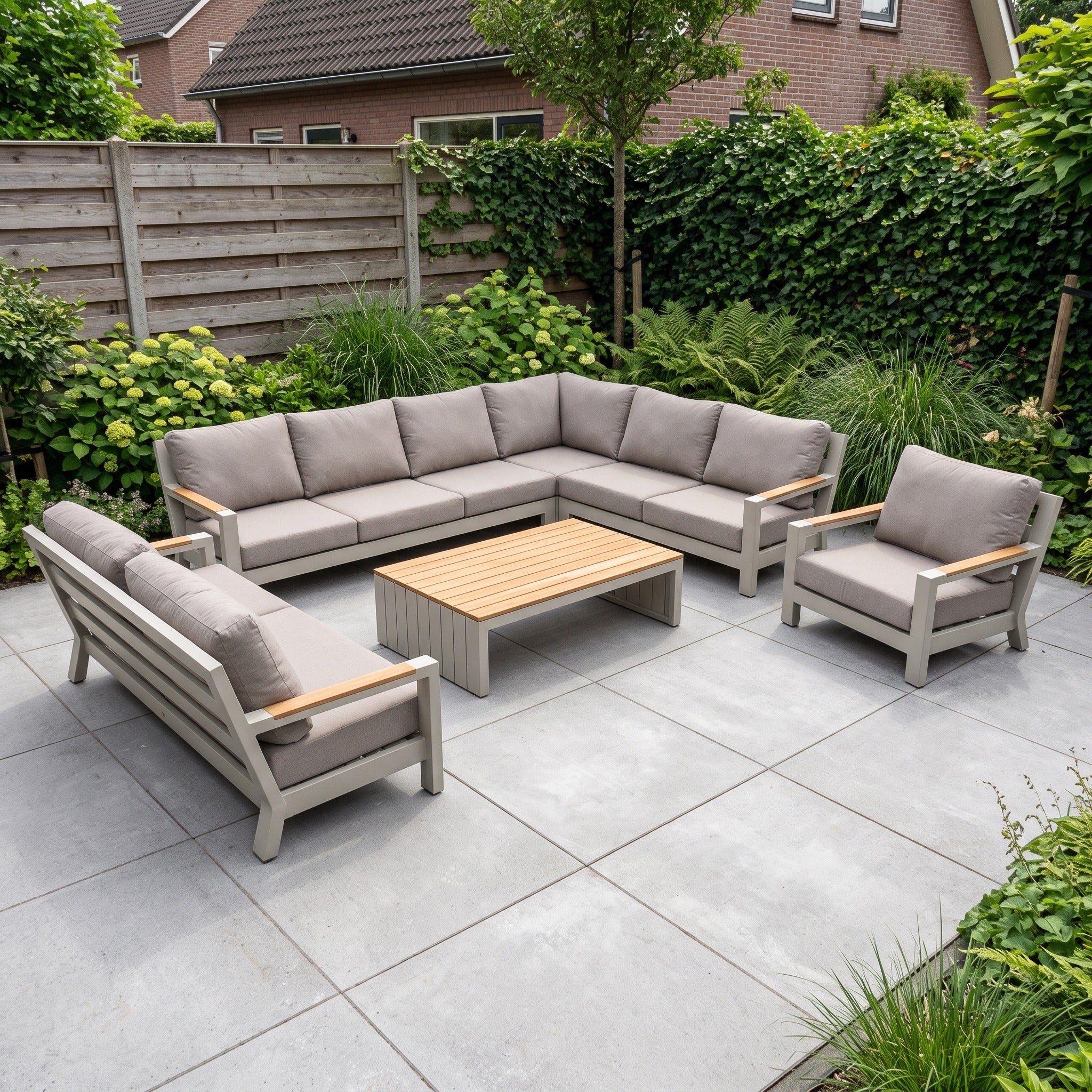 Yoi Bango 4-delige Loungeset 1x Hoekbank XL 1x 3-zitsbank 1x Loungestoel 1x Coffee tafel 140x85cm in een Nederlandse tuinomgeving