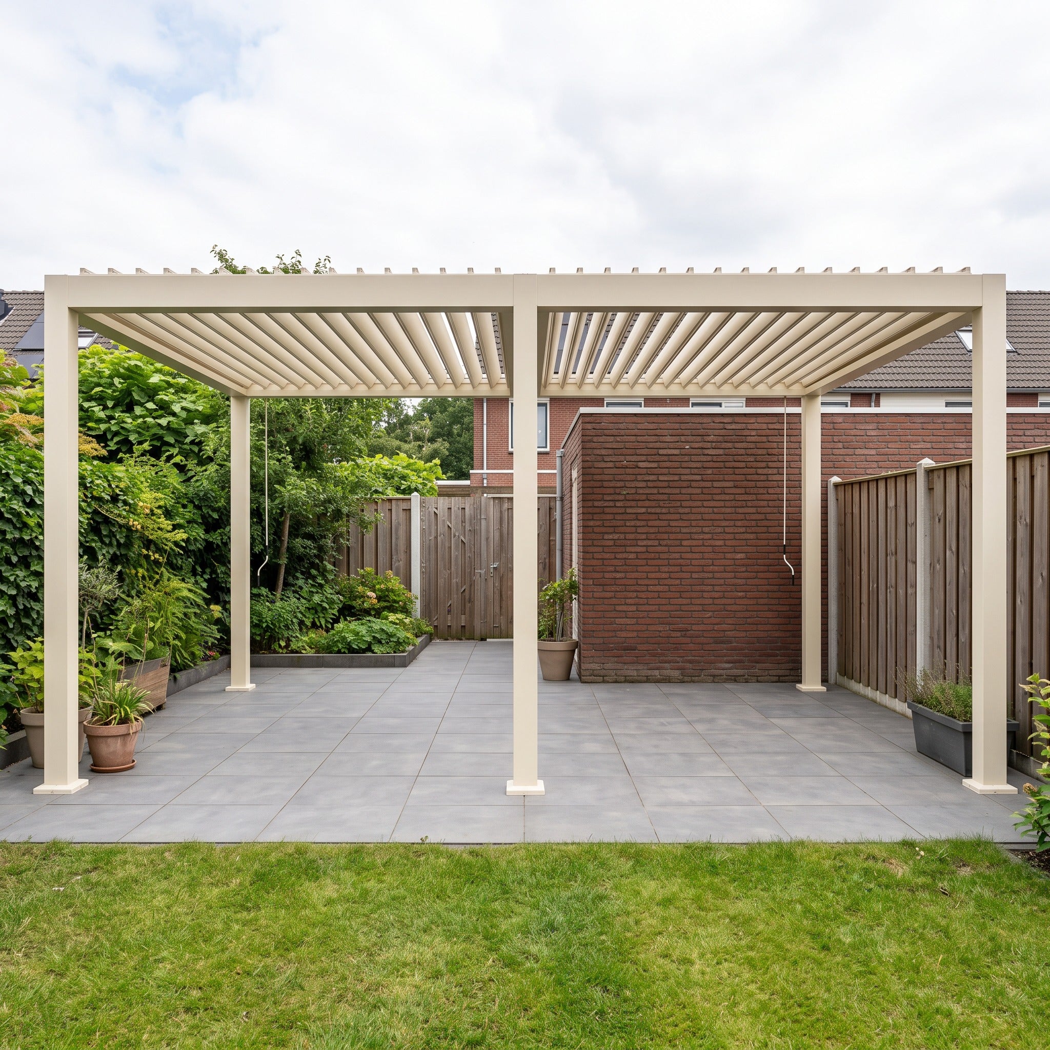 Bizzotto OCEAN Silk Pergola 3,6 x 7,2 meter in een Nederlandse tuinomgeving